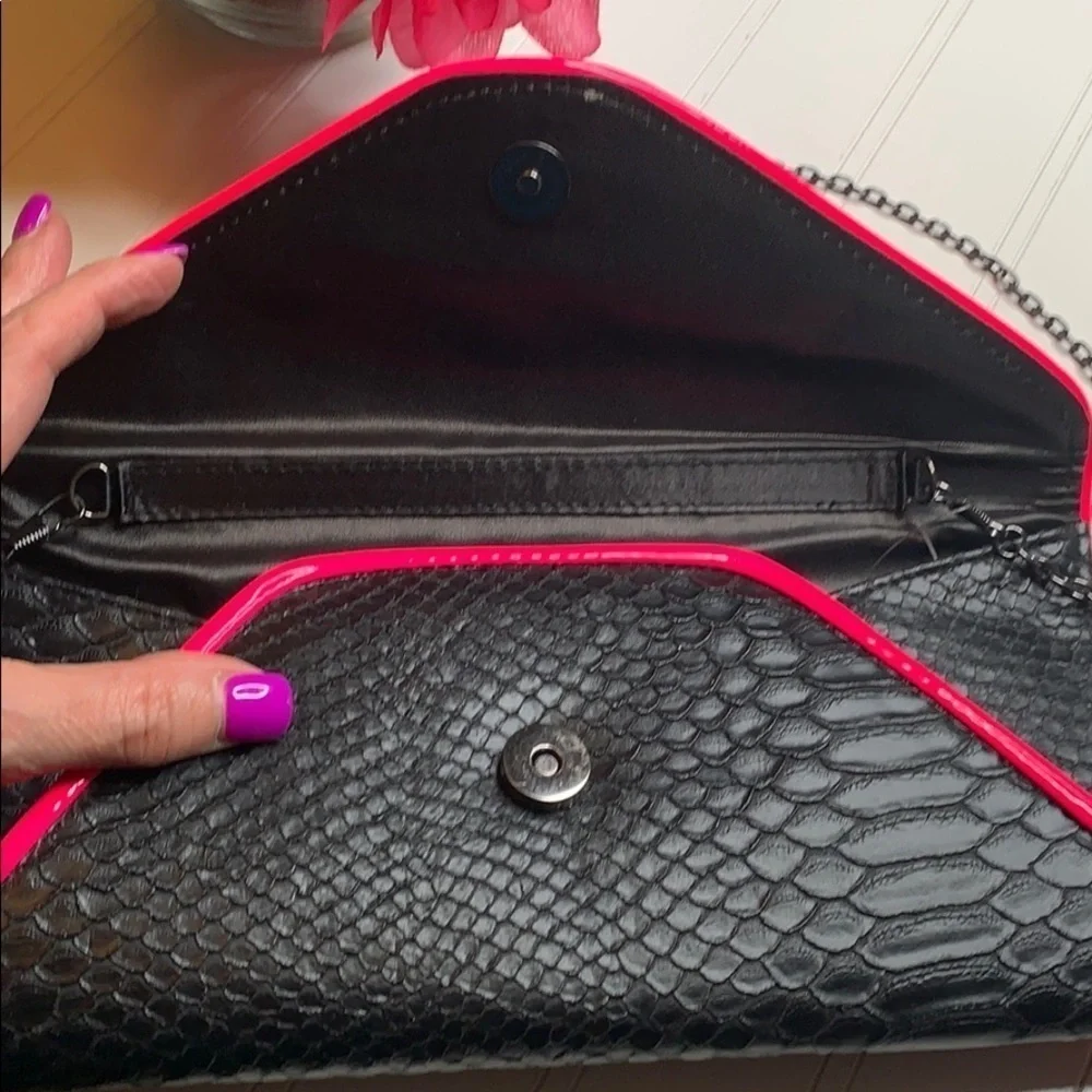 Anthropology Remi & Reid Black Pink Crossbody. BP1638D